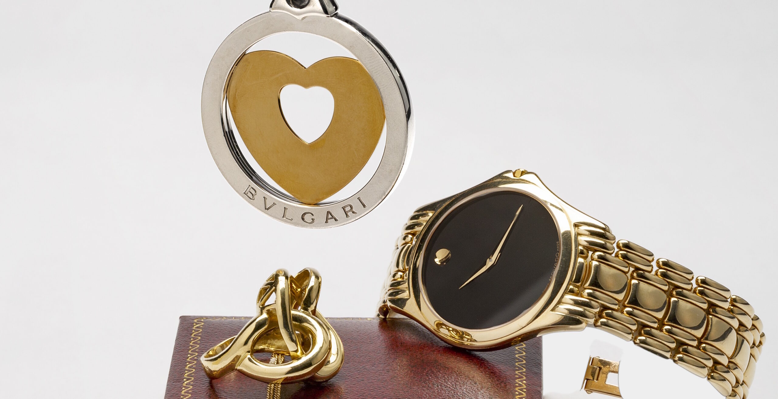 variété de bijoux en or