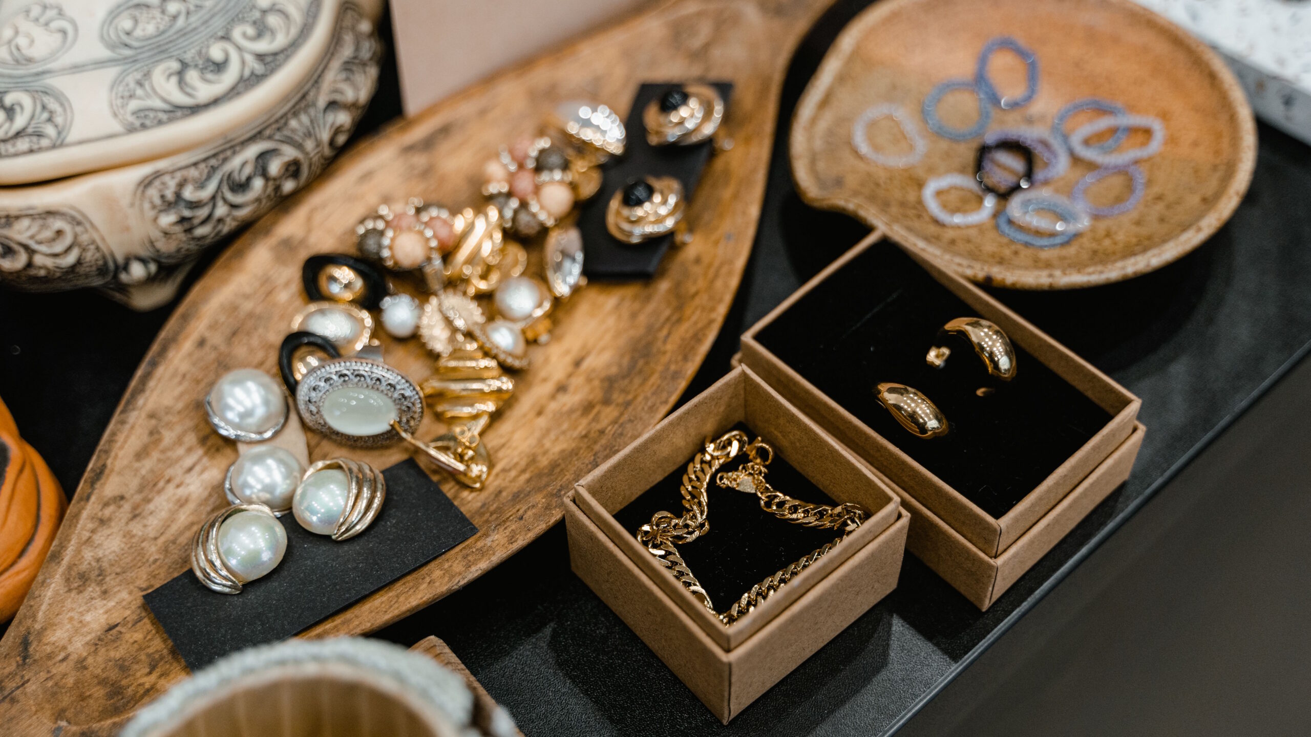 Why Vintage Jewelry Is Trending Right Now